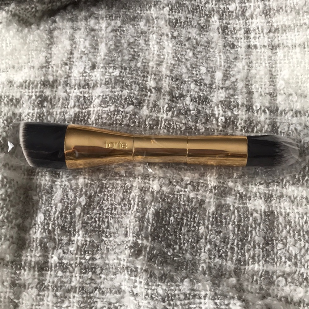 BNWT Double Ended Foundation Brush